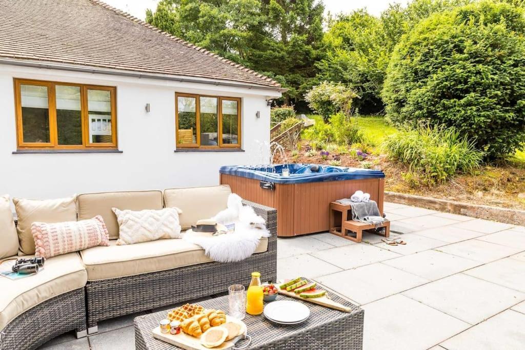Bramblewood - Cosy Chic, Hot Tub, Close To Beach Stokeinteignhead Экстерьер фото